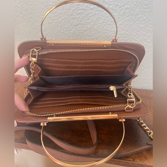 Chic Mauve-y brown wallet with chain strap. - Picture 2 of 9